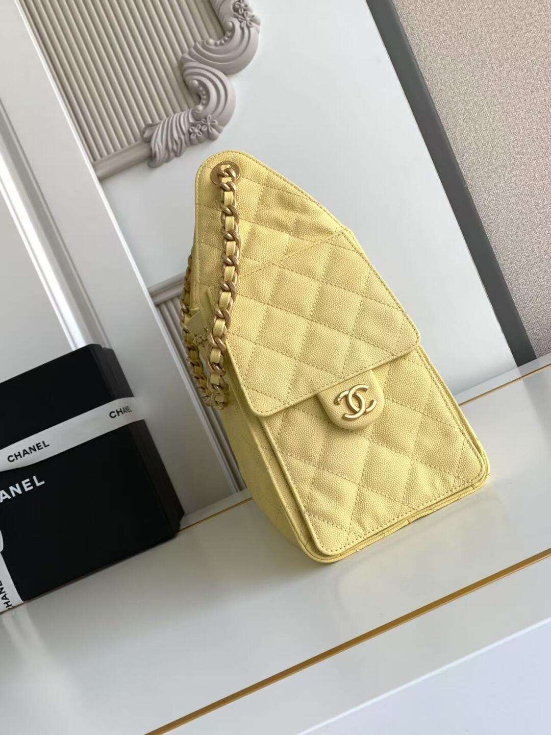 Bolsa Hobo Chanel 25 Yellow